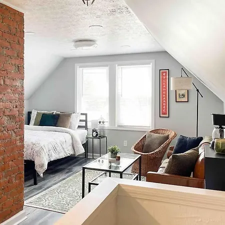 Modern Studio Apartment For Two - New Ac